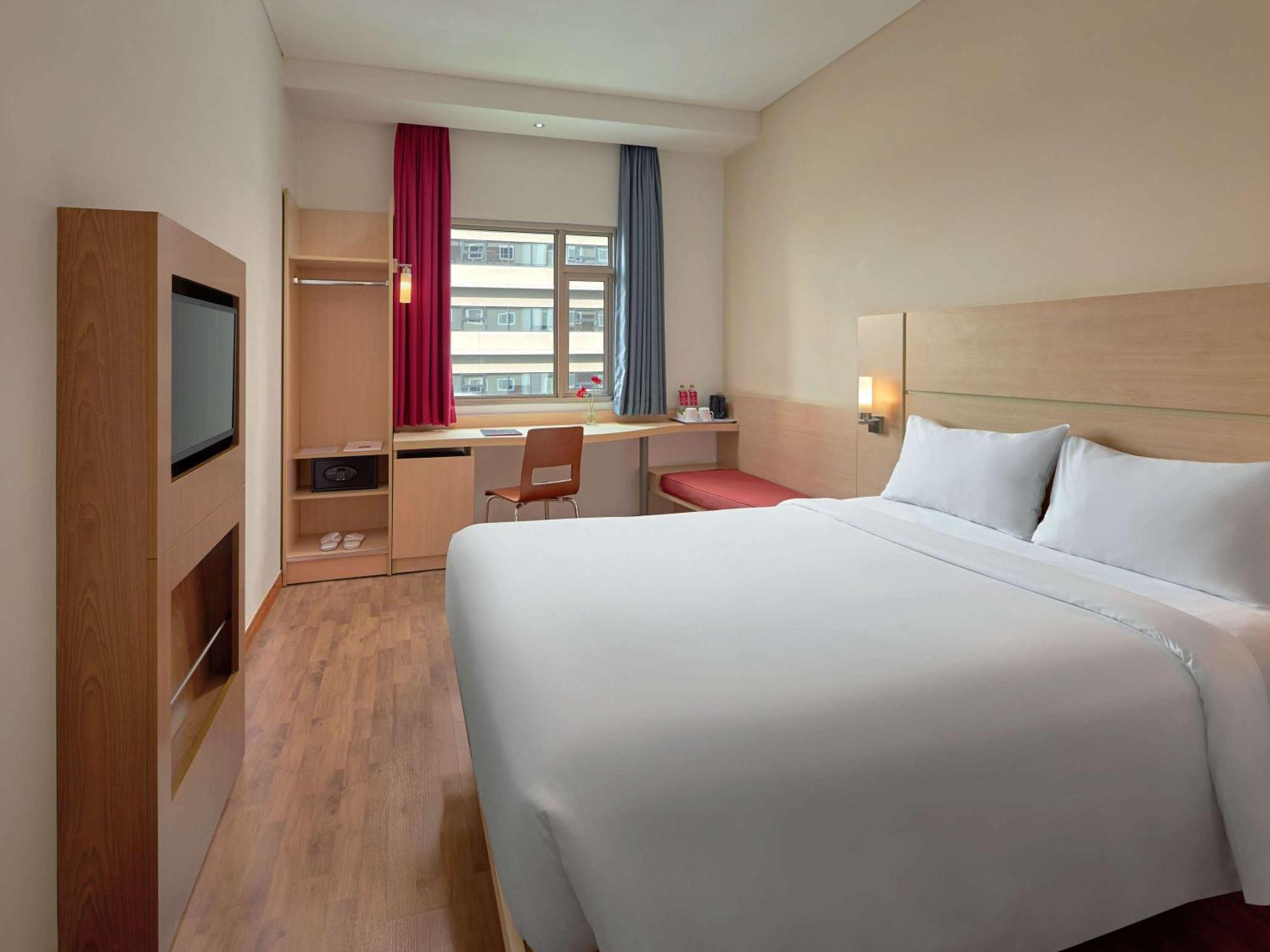Ibis Saigon South Hotel Ho Chi Minh City Exterior photo