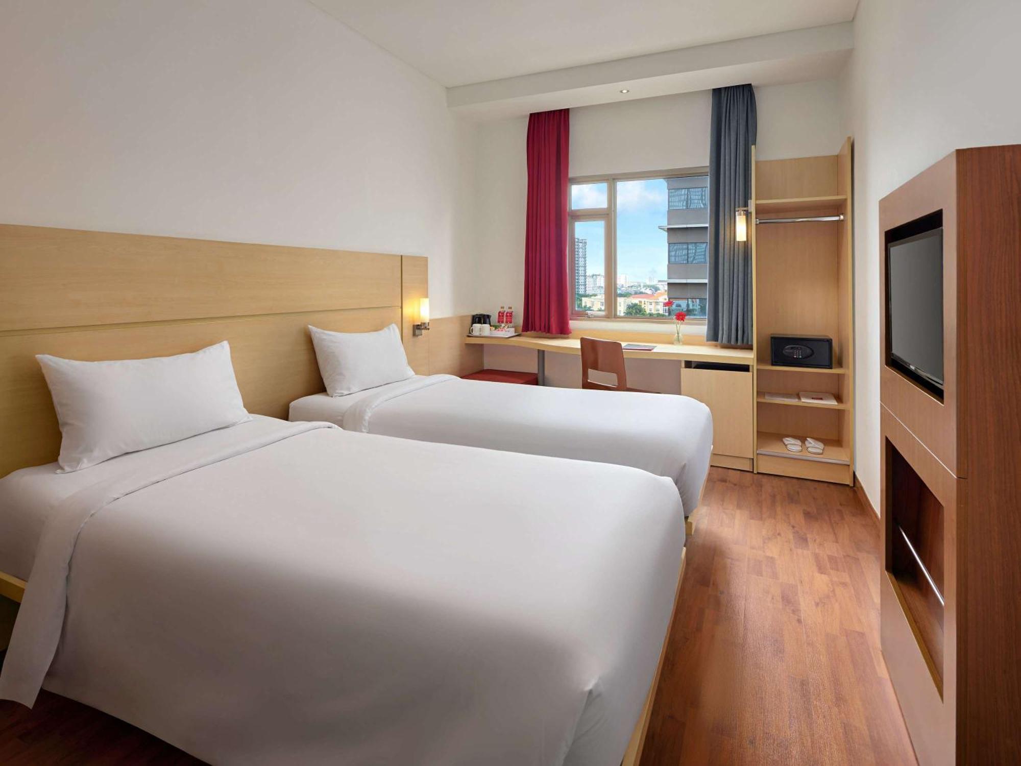 Ibis Saigon South Hotel Ho Chi Minh City Exterior photo