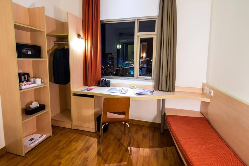 Ibis Saigon South Hotel Ho Chi Minh City Exterior photo